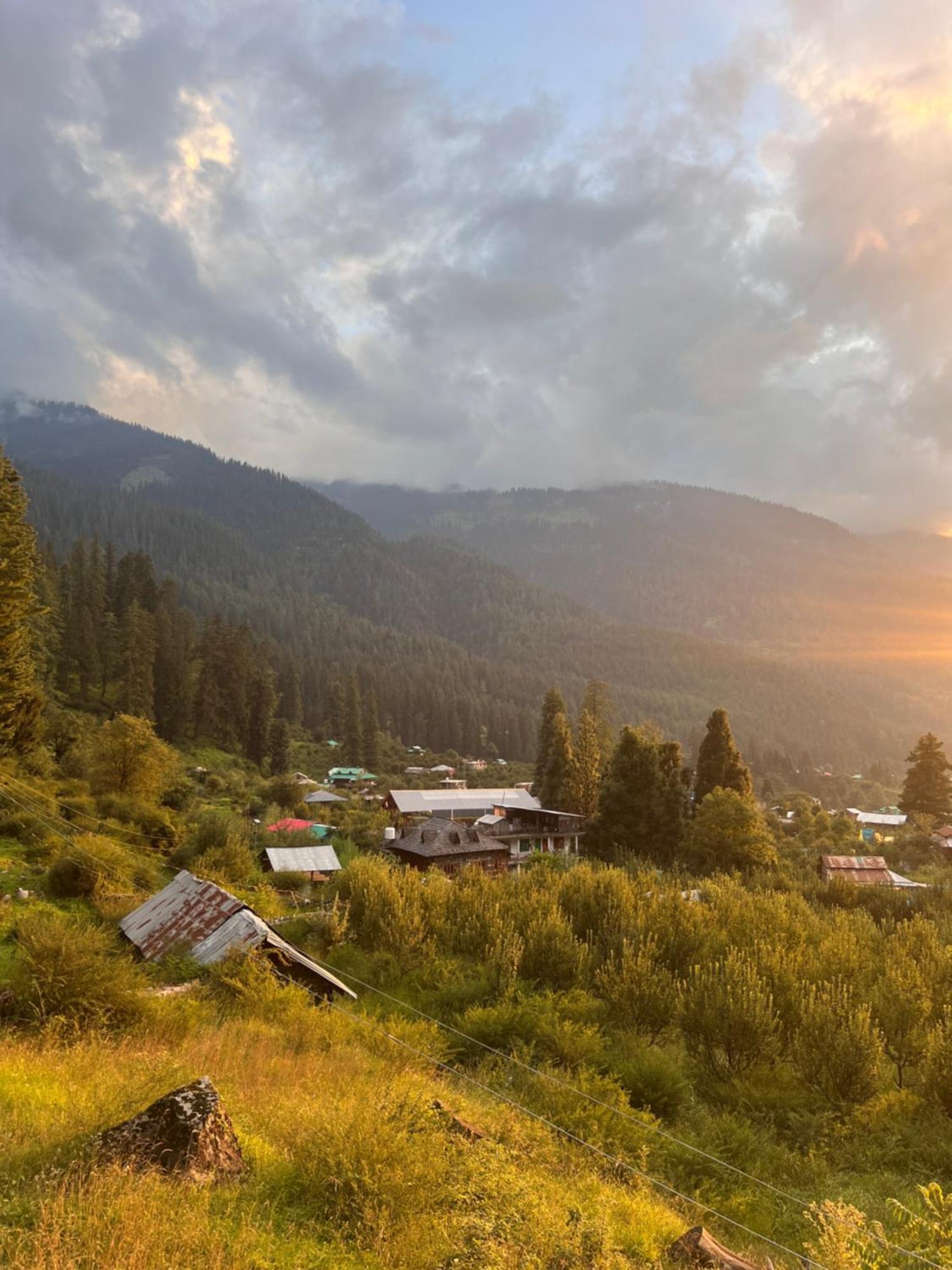 Old Brahma Homestay Kalgha Екстериор снимка